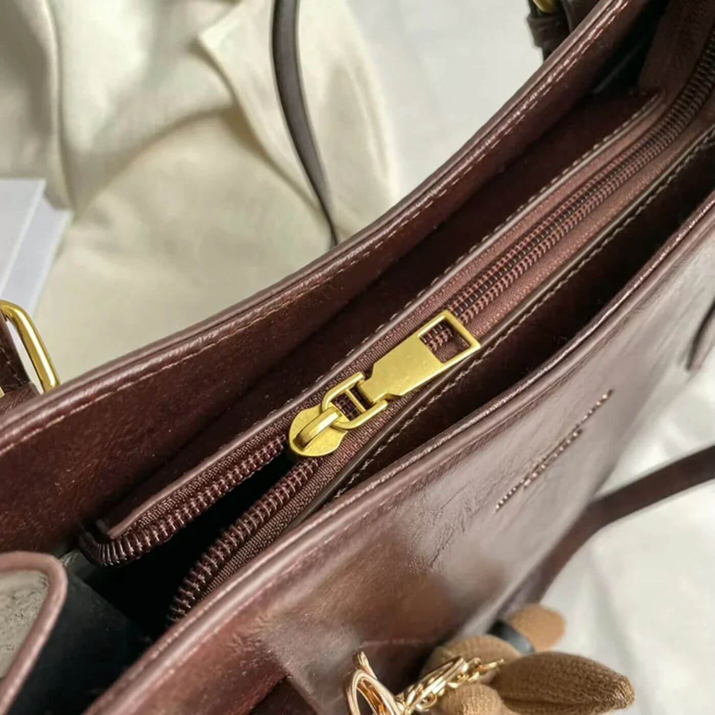 Alix™ – Sac Bandoulière Vintage avec Charm Lapin