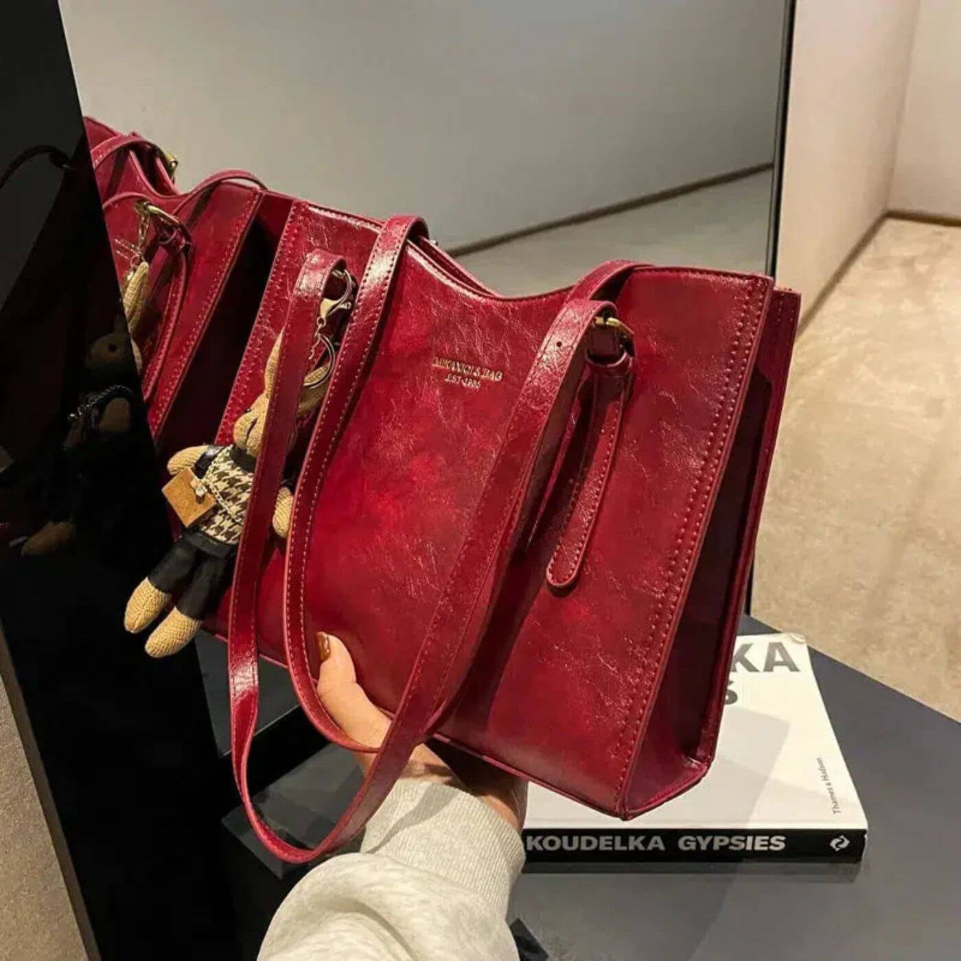 Alix™ – Sac Bandoulière Vintage avec Charm Lapin