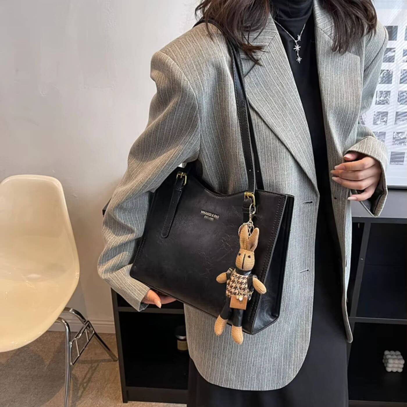 DouceOreille – Sac à bandoulière moelleux avec pendentif lapin